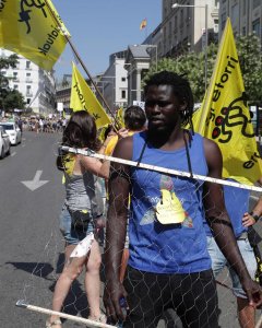 Manifestantes se concentran ante el congreso para protestar por la vulneración de los Derechos Humanos en la Frontera Sur.EFE/Zipi