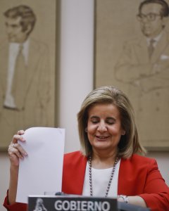 La ministra de Empleo, Fátima Báñez, durante su comparecencia en la Comisión de Empleo. EFE/Emilio Naranjo Crédito: EFE