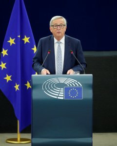 El presidente de la Comisión Europea, Jean-Claude Juncker, durante su intervención en el Pleno del Parlamento Europeo, en Estrasburgo, en el debate sobre el estado de la Unión. REUTERS/Christian Hartmann