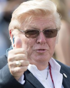 El presidente estadounidense Donald Trump asiste a la oración del Angelus del Papa Francisco en la Plaza de San Pedro, este domingo, en Ciudad del Vaticano. EFE / EPA / CLAUDIO PERI