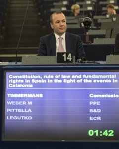 El líder del Partido Popular Europeo (PPE), Manfred Weber, durante el debate sobre en Catalunya en el Parlamento Europeo en Estrasburgo. EFE/PATRICK SEEGER