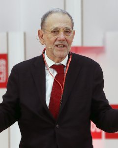 El ex secretario general de la OTAN Javier Solana, durante su intervención en la 'masterclass' de la Escuela de Gobierno. EFE/J.J.Guillen