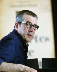 Máximo Pradera durante la presentación de su última novela.- EFE