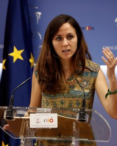 La portavoz adjunta de Podemos en el Congreso, Ione Belarra, durante una rueda de prensa ofrecida en la Cámara Baja. EFE/Mariscal