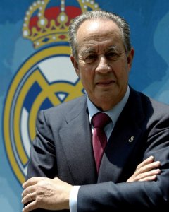 Juan Miguel Villar Mir, posa en una foto de  junio 2006, cuando aspiró a la presidencia del Real Madrid. AFP/Bru García