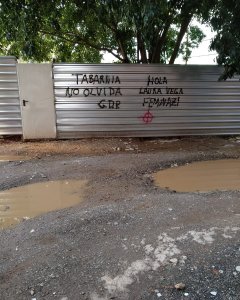 Pintada contra una activista antifeixista de Sant Boi de Llobregat firmada pel GDR.