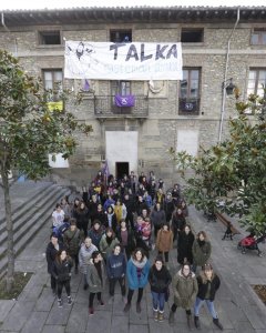 Las mujeres que han okupado el Palacio Álava-Velasco, de Vitoria.