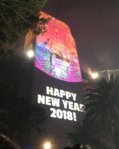 Cartel con el 'Feliz Año 2018' proyectado en Sidney. /REUTERS