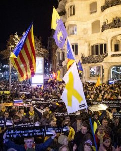 Concentración en Barcelona convocada por la ANC en apoyo a los presos independentistas. /EFE
