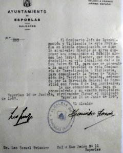 Orden de expulsión contra Leo Israel Fischer firmada por el Ayuntamiento de Esporles./Documento cedido por los comisarios de la exposición.