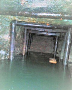Posible refugio de la Guerra Civil inundado de agua encontrado en el subsuelo de la parcela del antiguo colegio Fernán Caballero en el distrito de Puente de Vallecas.- AYUNTAMIENTO DE MADRID