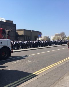 La Policía toma posiciones en Waterloo durante la manifestación de Extinction Rebellion./ Cristina Casero