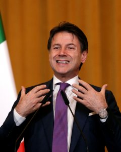 Giuseppe Conte, primer ministro de Italia, durante una rueda de prensa. REUTERS/Florion Goga