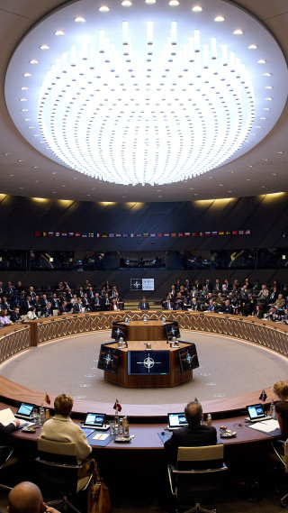 Imagen de archivo de una reunión de altos representantes de la OTAN en Bruselas.