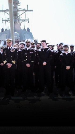 En abril de 1986 el embajador de Estados Unidos, Vernon Walters, pronunciaba las siguientes palabras: "No afectará a las relaciones bilaterales entre Washington y Madrid".

¿Y por qué decía esto el estadounidense?
Porque España acababa de negarse a que Estados Unidos utilizase las bases de Rota y Morón para dar cobertura a los ataques a la Libia de Muamar al Gadafi.


Hace 18 años nacimos con un compromiso: hacer un periodismo útil para la sociedad. Solo podemos continuar con esta labor si contamos con el apoyo de personas como tú.

Únete a la comunidad de Público. 18 años no son nada… cuando nos queda tanto por contar. Periodismo incómodo para tiempos difíciles. http://bit.ly/3VylhmD


Periodismo, investigación y compromiso para construir un mundo más igualitario.
¡Suscríbete ya a nuestro canal!: https://bit.ly/2U8nM0q
Visita: https://www.publico.es
Síguenos en Facebook: https://www.facebook.com/diario.publico/
Síguenos en Twitter: https://twitter.com/publico_es
Síguenos en Instagram: https://www.instagram.com/publico.es
Síguenos en TikTok: https://www.tiktok.com/@publico_es
Síguenos en Bluesky: https://bsky.app/profile/publico.es