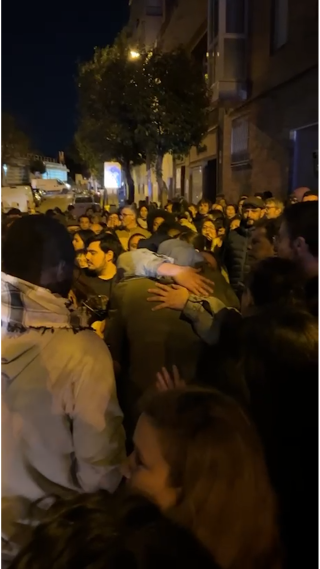 Así fue la concentración para apoyar al exdiputado de Podemos Serigne Mbaye tras su detención