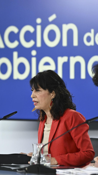 45d29ab5931ffcdLa ministra de Inclusión, Seguridad Social y Migraciones y portavoz del Gobierno, Elma Saiz (d) y la ministra de Igualdad, Ana Redondo, en rueda de prensa tras la reunión del Consejo de Ministros, este martes en el51bdb5e37ec47f26f1d3a8bdbw