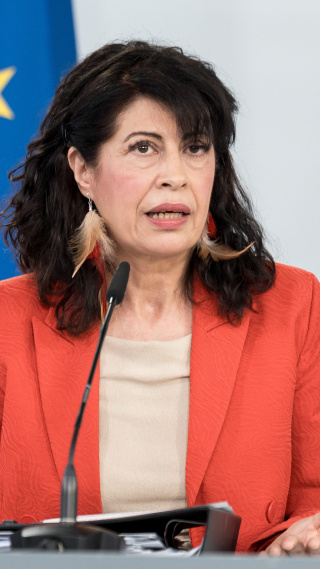 La ministra de Igualdad, Ana Redondo, durante una rueda de prensa tras el Consejo de Ministros, en el Palacio de La Moncloa, a 7 de abril de 2026, en Madrid (España). El Consejo de Ministros ha aprobado el texto que modifica el artículo 43.3 de la Constit