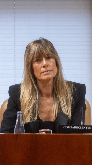 La mujer del presidente del Gobierno, Begoña Gómez, durante la Comisión de Investigación sobre programas de cátedras y postgrados de la Universidad Complutense de Madrid y empresas financiadoras, en la Asamblea de Madrid, a 13 de noviembre de 2024, en Mad