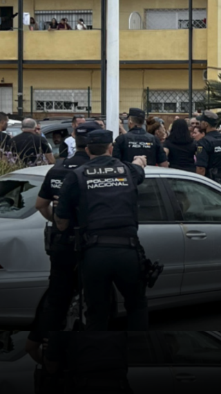 Atacan el vehículo en el que viajaban la diputada ceutí Julia Ferreras y el activista Rafael Borrego