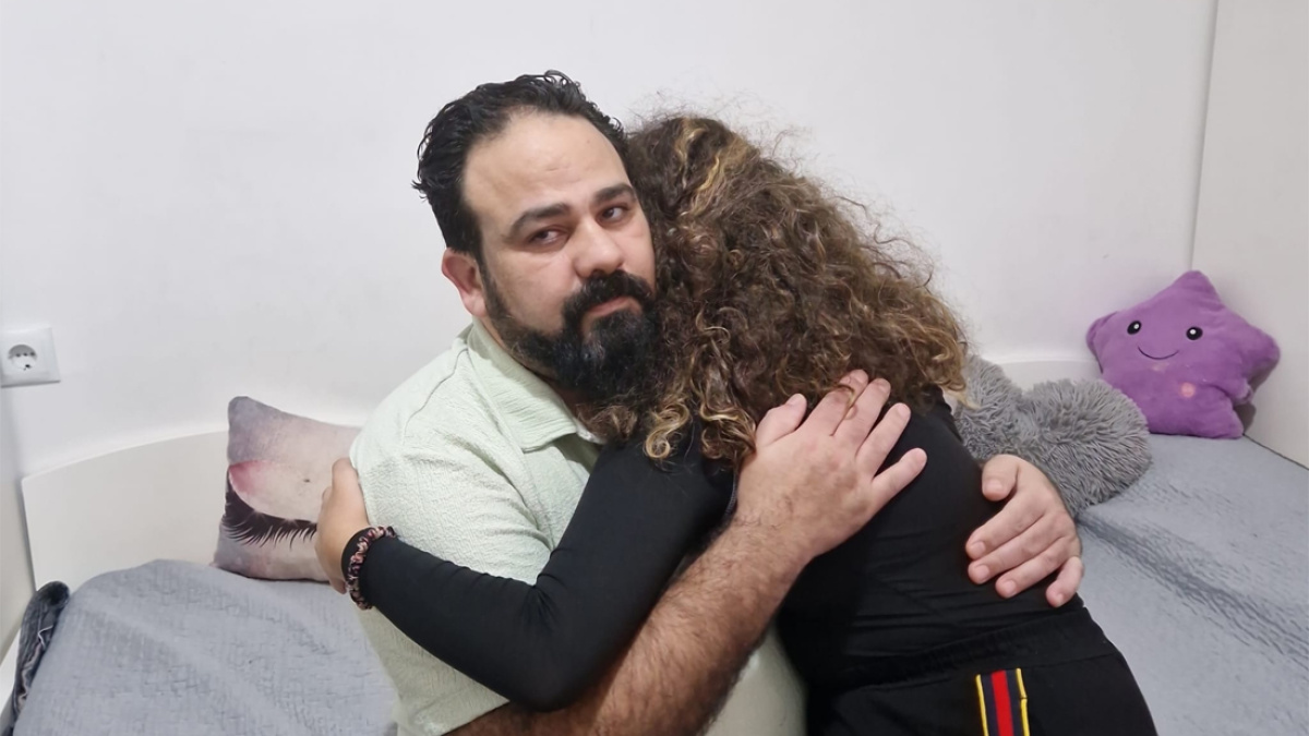 La Oficina de Extranjería de València niega por tercera vez los papeles a  una niña que reúne todos los requisitos | Público