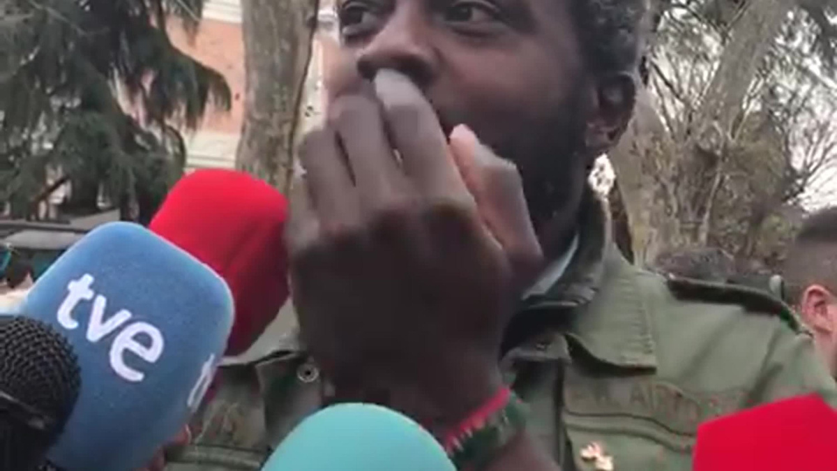El ultraderechista Bertrand Ndongo, increpado en la manifestación del 8M en  Madrid