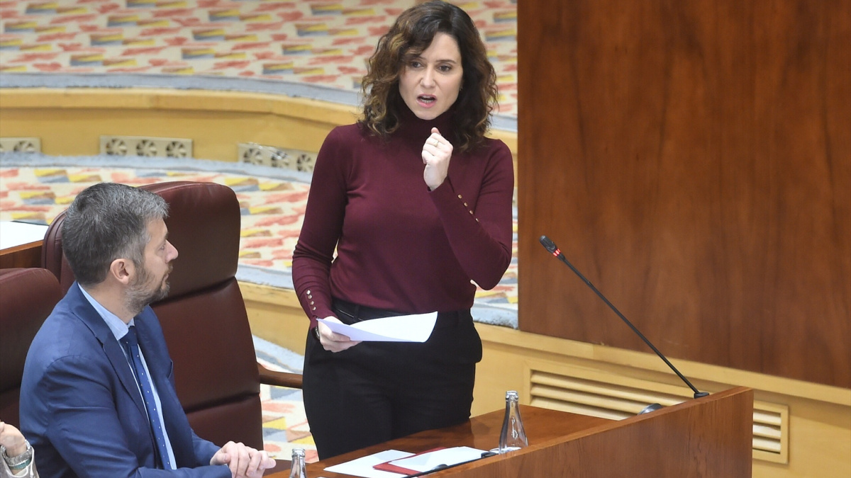 Ayuso recurre ante el Constitucional el decreto de reubicación de menores migrantes no acompañados | Público