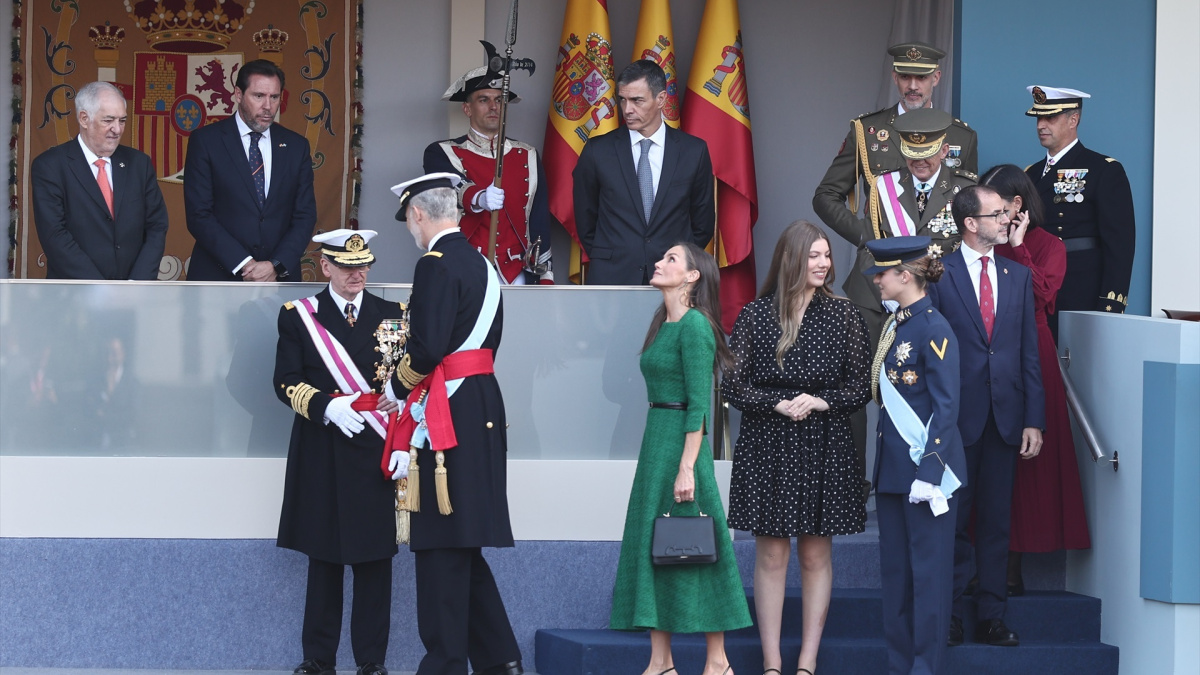 El desfile de la Fiesta Nacional recibe a Sánchez con abucheos en ausencia  de Santiago Abascal | Público