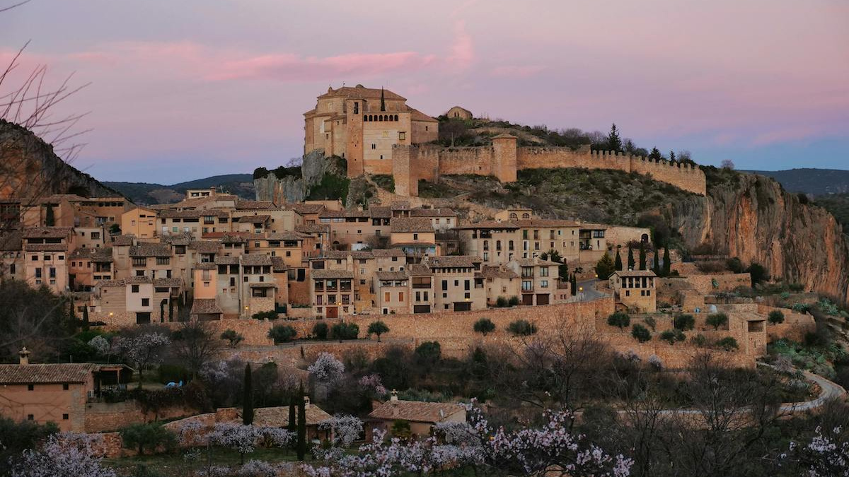 Los 25 pueblos medievales más bonitos de España | Público