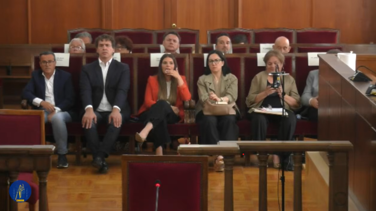 Una aspirante a la plaza de David Sánchez se alza como única voz crítica  mientras el resto de testigos respaldan a los acusados | Público