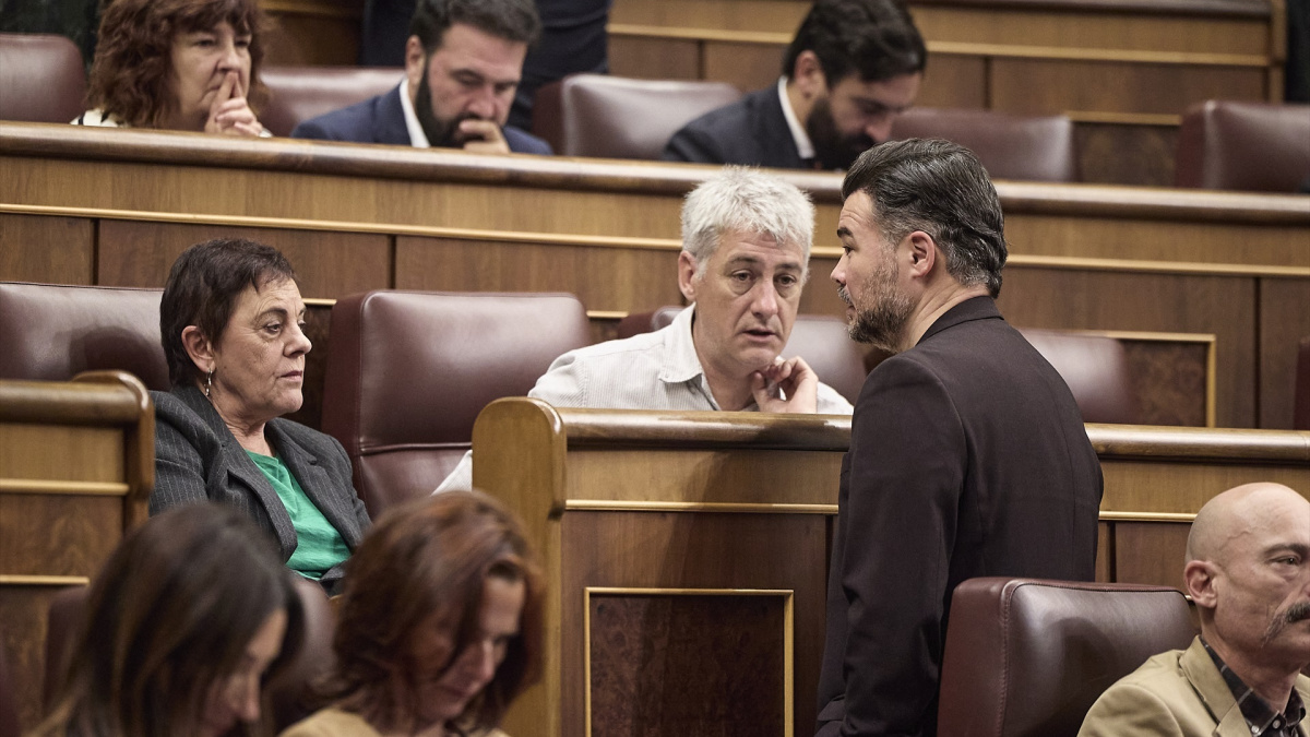 Los aliados de Sánchez se dividen entre dar por muerta la legislatura y animarle a "agotarla" y pelear los Presupuestos