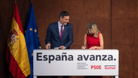 Pedro Sánchez y Yolanda Díaz rubrican el acuerdo de Gobierno entre PSOE y Sumar en el Museo Reina Sofía de Madrid Pedro Sánchez y Yolanda Díaz rubrican el acuerdo de Gobierno entre PSOE y Sumar en el Museo Reina Sofía de Madrid
