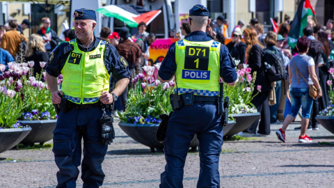 Dos agentes de la Policía de Suecia Dos agentes de la Policía de Suecia