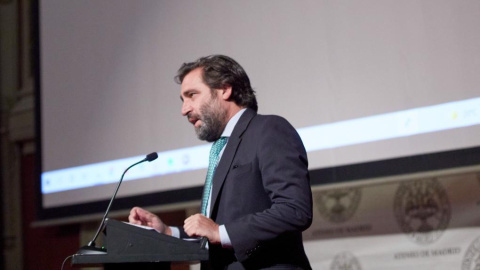 El presidente del Ateneo, Luis Arroyo, interviene en 'Los Aperitivos del Ateneo', en el Ateneo de Madrid, a 1 de octubre de 2021, en Madrid (España).- Jesús Hellín / Europa Press El presidente del Ateneo, Luis Arroyo, interviene en 'Los Aperitivos del Ateneo', en el Ateneo de Madrid, a 1 de octubre de 2021, en Madrid (España).- Jesús Hellín / Europa Press