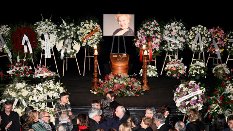 Capilla ardiente de Marisa Paredes en el Teatro Español. Capilla ardiente de Marisa Paredes en el Teatro Español.