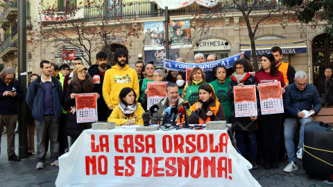 Roda de premsa del Sindicat de Llogateres per anunciar les accions davant el desnonament de Casa Orsola. Roda de premsa del Sindicat de Llogateres per anunciar les accions davant el desnonament de Casa Orsola.
