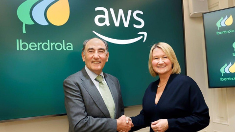 Ignacio Galán, presidente de Iberdrola, y Lindsay McQuade, directora de Energía para EMEA de Amazon.