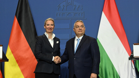La copresidenta y candidata a canciller del partido Alternative for Germany (AfD), Alice Weidel, con el primer ministro húngaro y líder del partido gobernante Fidesz, Viktor Orban, tras su reunión en la sede del gobierno en Budapest (Hungría). La copresidenta y candidata a canciller del partido Alternative for Germany (AfD), Alice Weidel, con el primer ministro húngaro y líder del partido gobernante Fidesz, Viktor Orban, tras su reunión en la sede del gobierno en Budapest (Hungría).