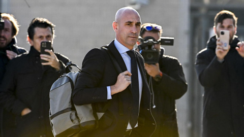 El expresidente de la RFEF, Luis Rubiales, llegando a la Audiencia Nacional en San Fernando de Henares, Madrid, a 14 de febrero de 2025. El expresidente de la RFEF, Luis Rubiales, llegando a la Audiencia Nacional en San Fernando de Henares, Madrid, a 14 de febrero de 2025.