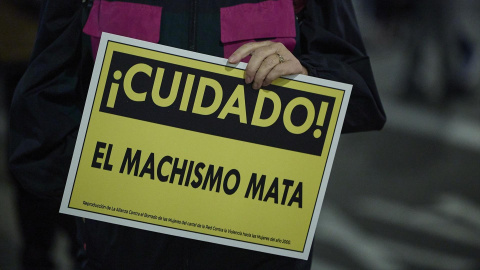 Cartel fotografiado durante una manifestación el 25N en Madrid.