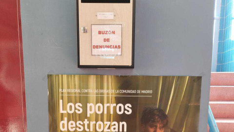 -5884261618685167617_121 (1) Uno de los buzones de denuncias que ha implantado el Gobierno de Ayuso en los centros educativos de la Comunidad de Madrid con motivo del plan contra las drogas.
