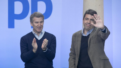 El presidente del PP, Alberto Núñez Feijóo junto al presidente de la Generalitat Valenciana, Carlos Mazón, en una imagen de archivo, a 12 de enero de 2025. El presidente del PP, Alberto Núñez Feijóo junto al presidente de la Generalitat Valenciana, Carlos Mazón, en una imagen de archivo, a 12 de enero de 2025.