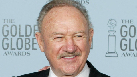 Gene Hackman posa durante la 60ª edición de los Globos de Oro en Beverly Hills, California, Estados Unidos, el 19 de enero de 2003.
