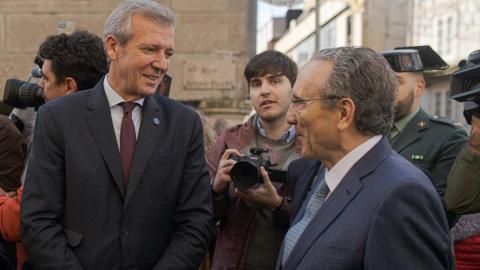 El presidente de la Xunta, Alfonso Rueda, con Javier Moll, editor de 'Faro de Vigo', 'El Correo Gallego' y 'La Opinión', el pasado octubre en O Porriño (Pontevedra). El presidente de la Xunta, Alfonso Rueda, con Javier Moll, editor de 'Faro de Vigo', 'El Correo Gallego' y 'La Opinión', el pasado octubre en O Porriño (Pontevedra).
