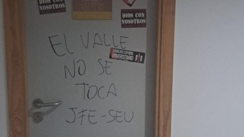 Pintada en el despacho de un profesor de la Facultad de Derecho, en la Universidad de Sevilla