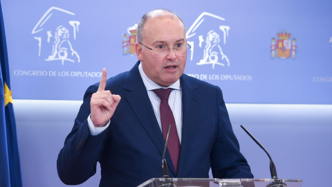 El portavoz del PP en el Congreso, Miguel Tellado, durante una rueda de prensa en el Congreso de los Diputados, a 1 de abril de 2025, en Madrid.