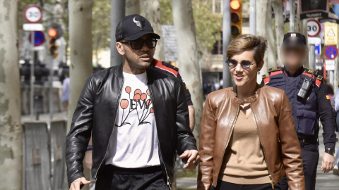 Dani Alves saliendo de la Audiencia de Barcelona tras comparecer por segunda vez para certificar que no ha huido, a 05 de abril de 2024, en Barcelona (España). Fecha: 05/04/2024. Foto de archivo Dani Alves saliendo de la Audiencia de Barcelona tras comparecer por segunda vez para certificar que no ha huido, a 05 de abril de 2024, en Barcelona (España).Fecha: 05/04/2024.Foto de archivo