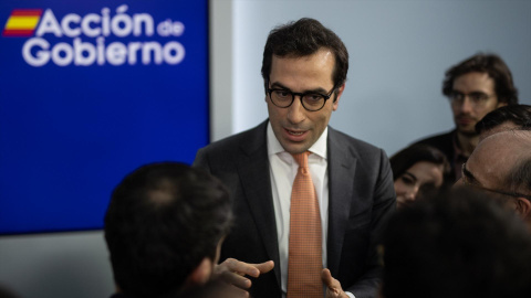 El ministro de Economía, Carlos Cuerpo, al finalizar una rueda de prensa posterior a la reunión del Consejo de Ministros, en el Palacio de La Moncloa, a 8 de abril de 2025.