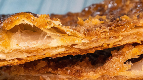 Coca de llardons Coca de llardons