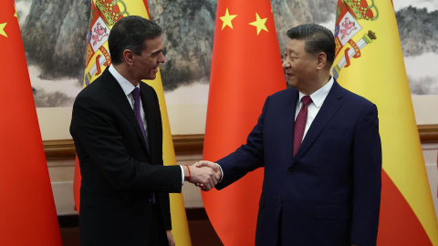 Sánchez Jinping El presidente del Gobierno, Pedro Sánchez, con el presidente de la República Popular China, Xi Jinping, en la Casa de Huéspedes Nacional Diaoyutai, en Pekín.
